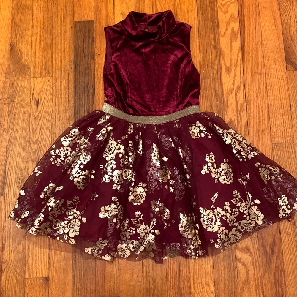 NWOT Zunie formal dress size 7 sleeveless Burgundy, gold flowers on gold skirt